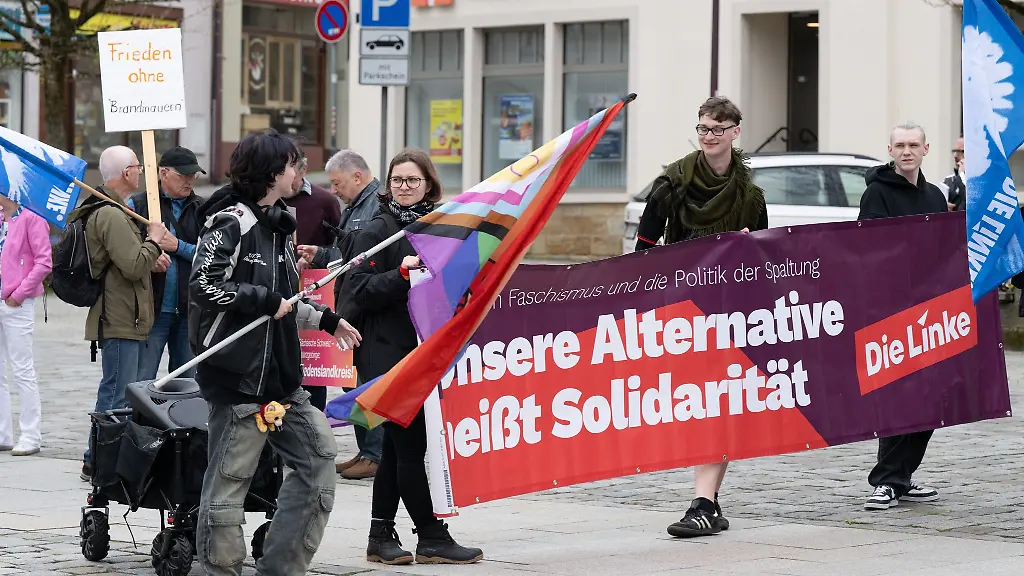 Rassistische-Anzeige-im-Amtsblatt-Demo-und-rechter-Gegenprotest-in-Sebnitz