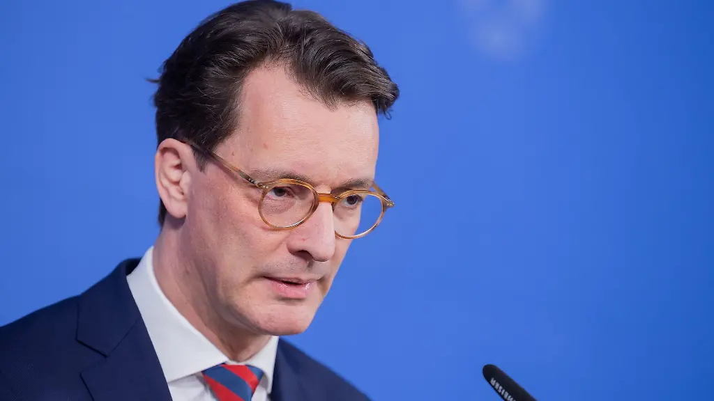 NRW-Ministerpraesident-Hendrik-Wuest-ist-bekennender-Katholik