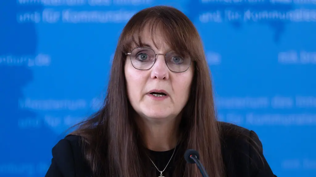 Brandenburgs-Innenministerin-Katrin-Lange-SPD-laesst-den-Verfassungstreue-Check-fuer-Beamte-ueberpruefen-das-ist-mit-dem-Koalitionspartner-BSW-vereinbart-Archivbild