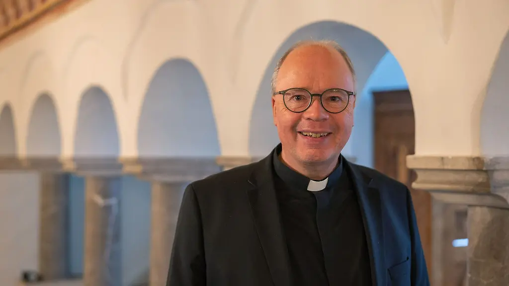 Das-Thema-Auferstehung-ist-laut-Bischof-Ackermann-kein-leichtes