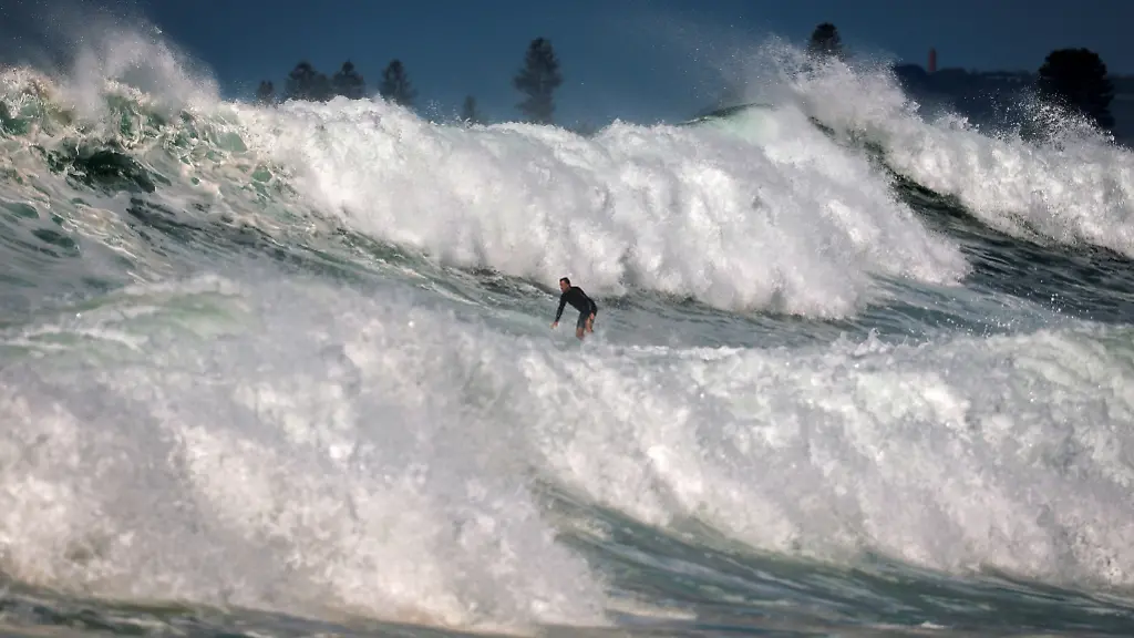 AFP-20250418-42Q39BD-v2-HighRes-TopshotAustraliaWeather
