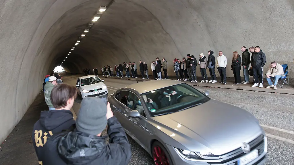 Die-Tunerszene-trifft-sich-zum-Car-Freitag-an-der-Rappbodetalsperre-im-Harz