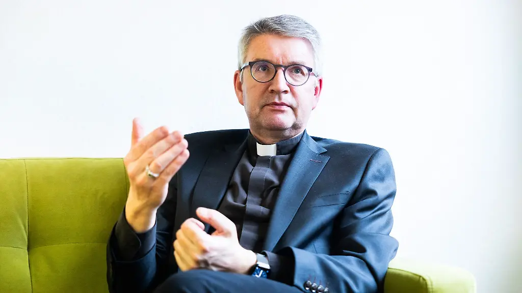 Gegen-Kirchenaustritte-gibt-es-kein-Patentrezept-sagt-der-Mainzer-Bischof