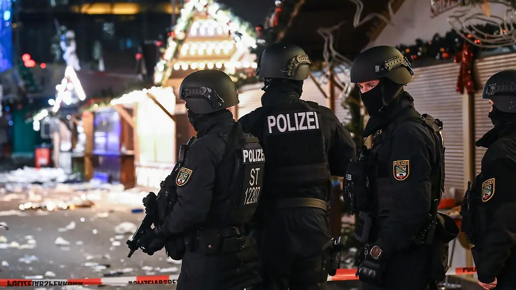 Kurz-vor-Weihnachten-war-ein-50-Jaehriger-mit-einem-Auto-ueber-den-Magdeburger-Weihnachtsmarkt-gerast
