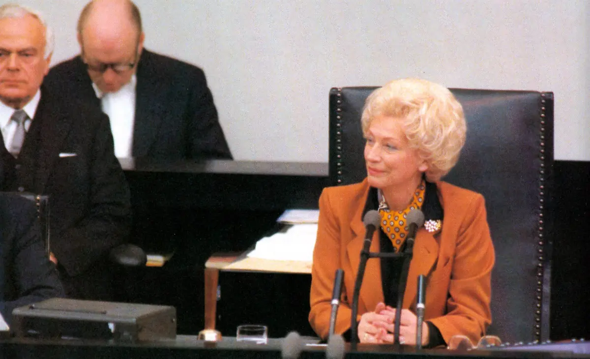 Annemarie-Renger-wurde-1972-zur-ersten-Bundestagspraesidentin-gewaehlt