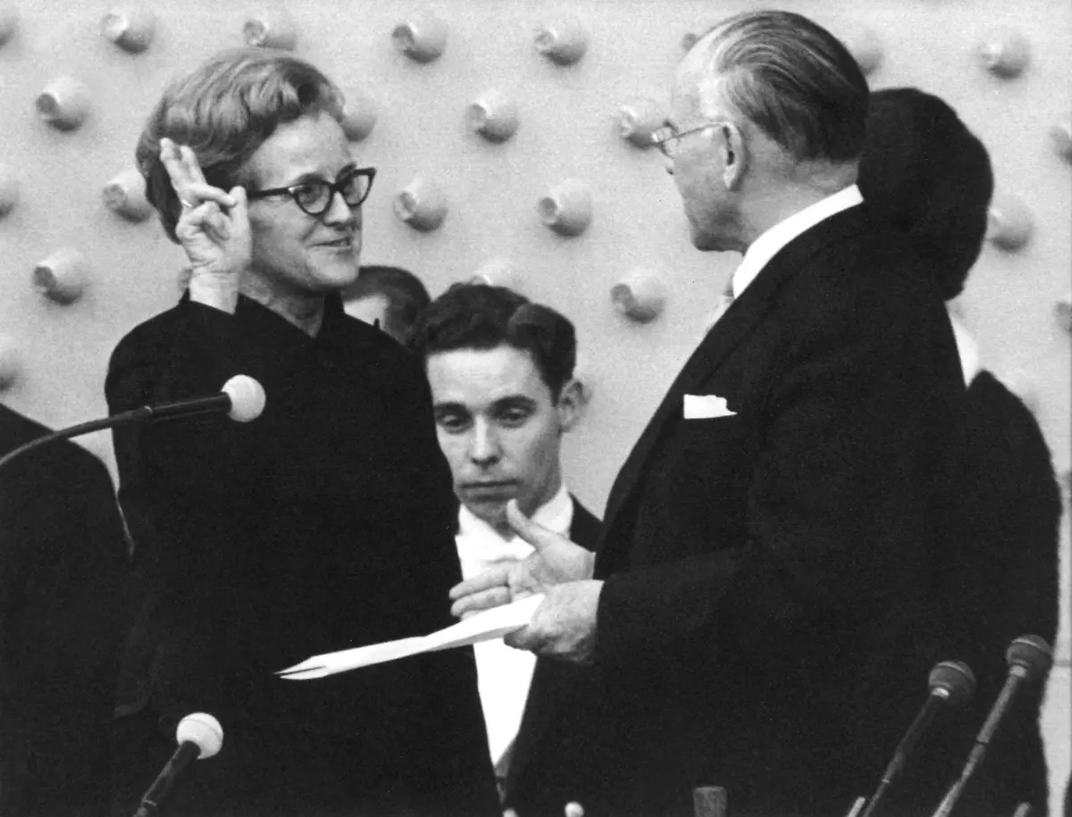 Kaete-Strobel-Regierungsbank-1966