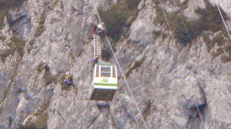 Rettungsaktion an der Gondel.