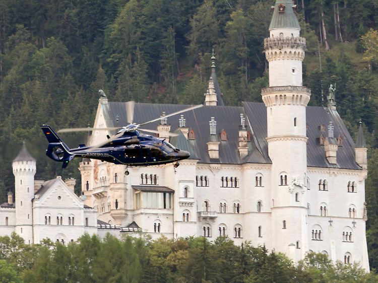 Auch ein Hubschrauber der Bundespolizei war in der Nähe von Schloss Neuschwanstein im Einsatz.