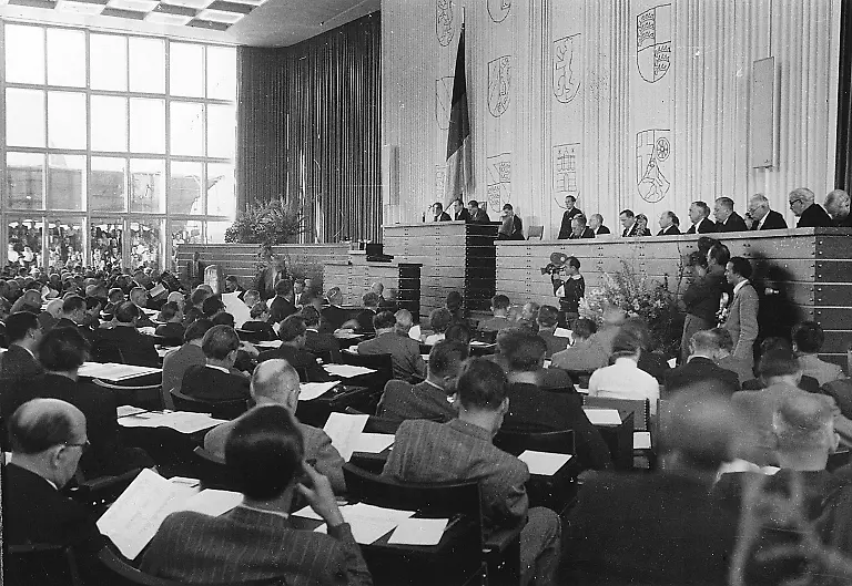 Bundestag-1949-Frauen-Seltenheit