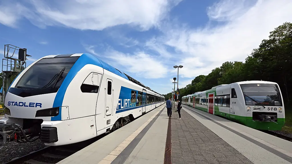 Fahren-rein-elektrisch-Der-Schweizer-Eisenbahnbauer-Stadler-soll-19-Akku-Zuege-fuer-das-Mittelthueringer-Schienennetz-liefern