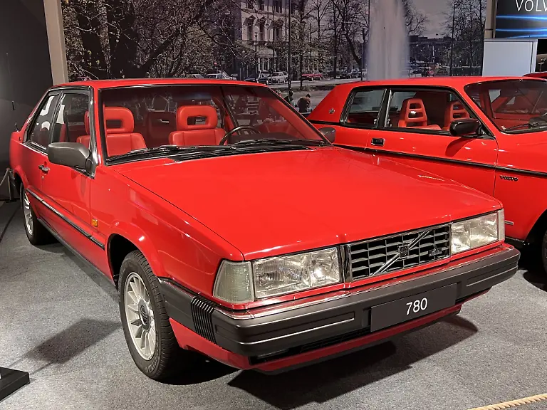 09-Design-aus-bella-Italia-Bertone-karossierte-Quelle-autodrom