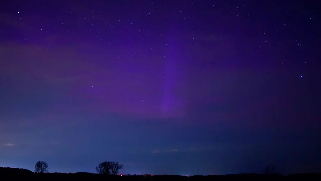 Die-Polarlichter-entstehen-durch-energiereiche-Sonnenwindpartikel