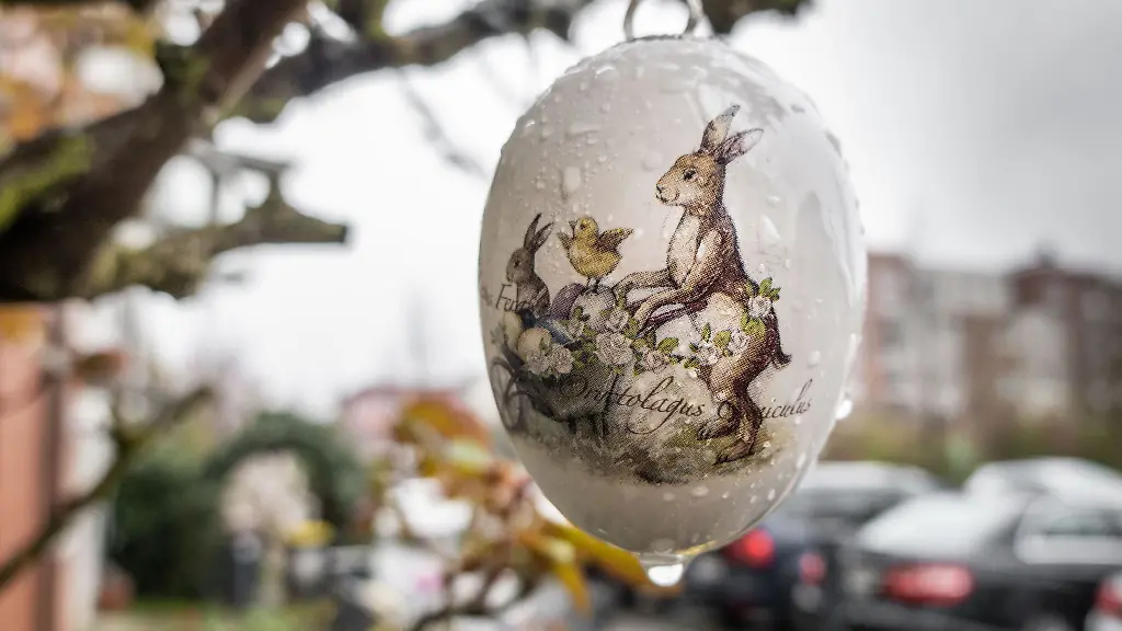 Nicht-nur-laute-Arbeiten-wie-Rasenmaehen-Haemmern-oder-Bohren-sind-wie-an-anderen-gesetzlichen-Feiertagen-und-Sonntagen-ein-No-Go