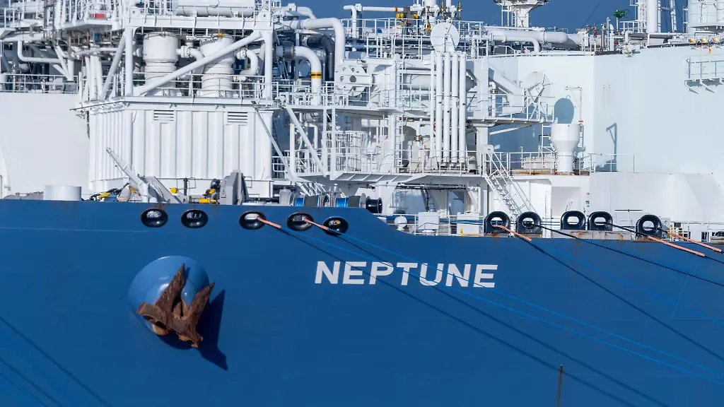 Am-Energie-Terminal-Deutsche-Ostsee-in-Mukran-auf-Ruegen-kam-2024-weniger-Fluessiggas-an-als-vom-Betreiber-erhofft-Doch-fuer-2025-zeichnet-sich-nach-Angabe-der-Deutschen-Regas-Besserung-ab