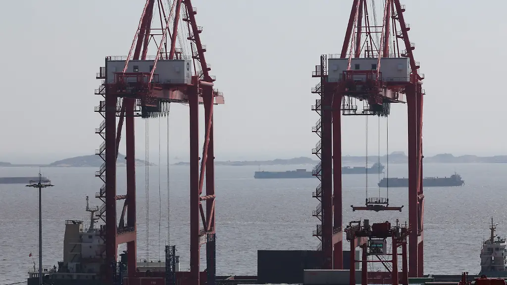 2025-04-15T090029Z-1776810079-RC26YDA8459J-RTRMADP-3-CHINA-ECONOMY-GDP