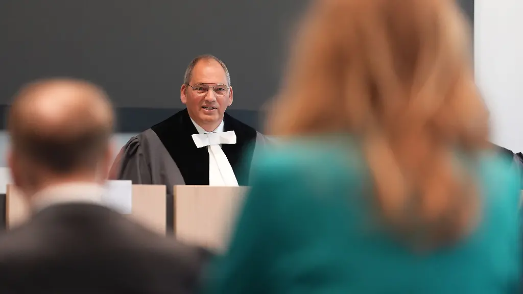 Die-Aufnahme-der-drei-Notkredite-im-Haushalt-2024-ist-laut-Christoph-Bruening-nichtig