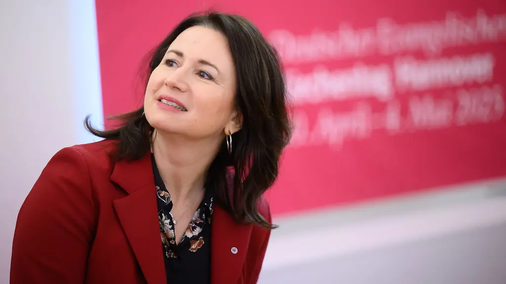 Kirchentagspraesidentin-Anja-Siegesmund-sieht-in-der-Veranstaltung-einen-Beitrag-zum-Zusammenhalt