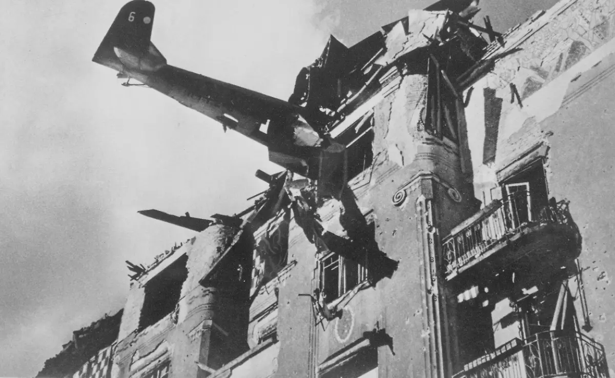 309201344-jpgBudapest-Hungary-February-1945-A-view-shows-a-German-DFS-230-glider-of-pilot-feldwebel-Georg-Filius-crashed-into-building-No-37-on-Attila-Street-during-the-Second-World-War-The-exact-date-of-the-photograph-is-unknown