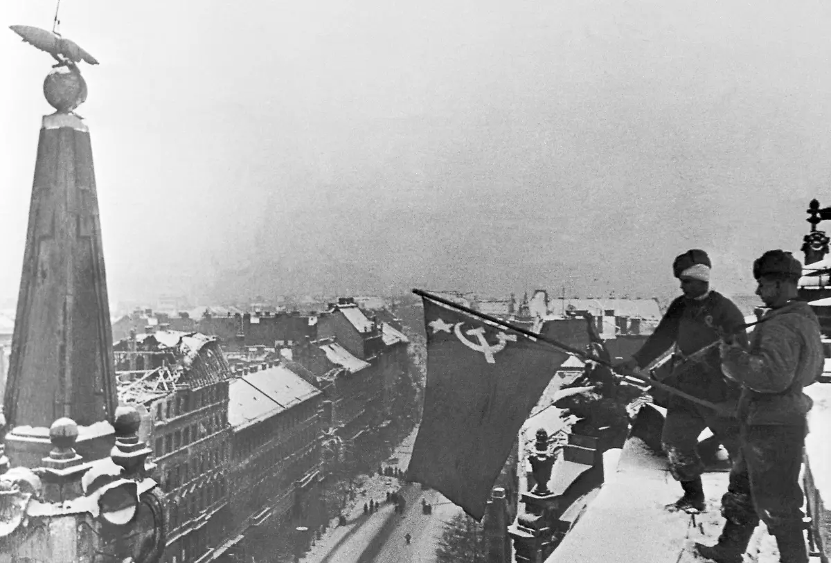 309244019-jpg-Budapest-Hungary-Soviet-soldiers-raise-a-Red-Banner-on-the-roof-of-a-building-in-the-city-liberated-from-Nazis-during-the-Second-World-War