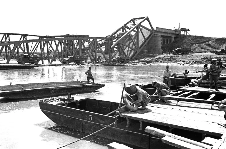 308421785-jpg-Romania-August-1944-Soviet-troops-pass-through-one-of-the-liberated-villages-during-World-War-II-The-exact-date-and-location-of-the-photograph-is-unknown