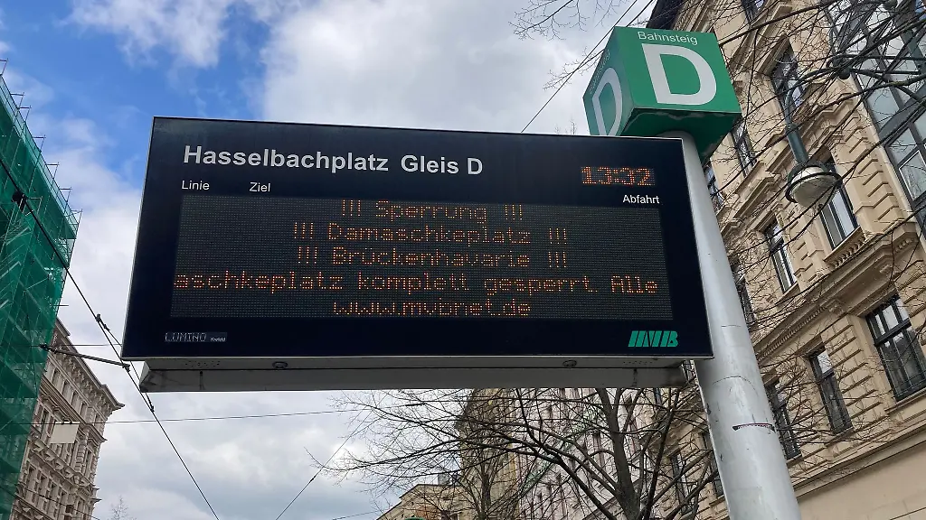 Eine-wichtige-Bruecke-im-Magdeburger-Zentrum-ist-gesperrt-das-hat-Auswirkungen