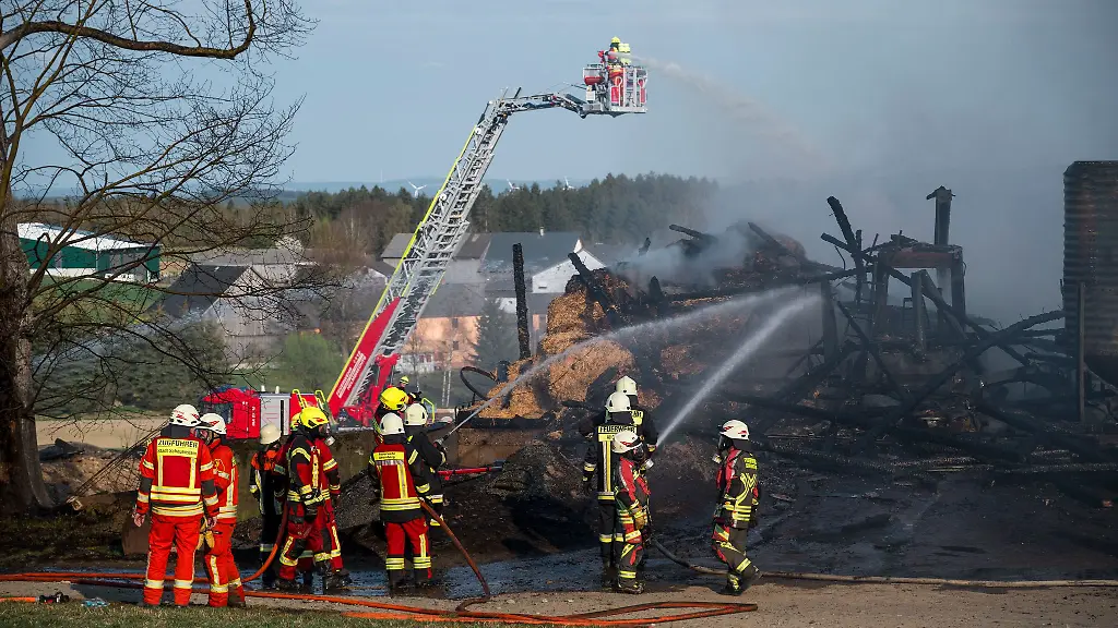 Im-Landkreis-Hof-brannte-ein-Bauernhof