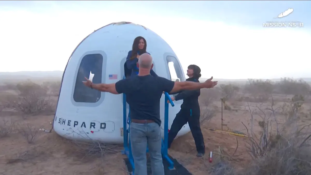 epi-226601483-REUTERSFOTO-2025-04-14T142415Z-1588382278-RC2QXDAD8UWR-RTRMADP-3-SPACE-BLUE-ORIGIN-JPG-Katy-Perry-Lauren-S