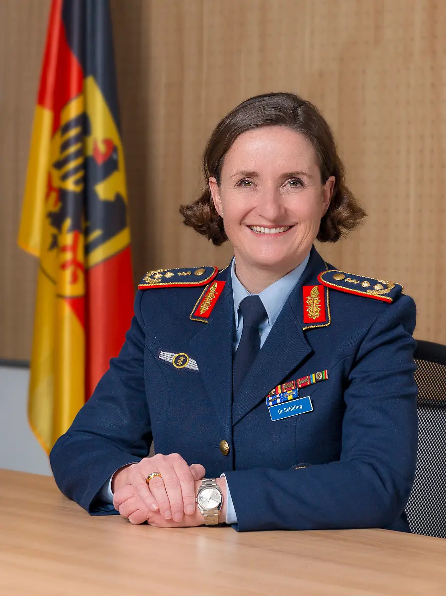 485872325-jpg-Nicole-Schilling-bisherige-stellvertretende-Abteilungsleiterin-fuer-Personal-im-Bundesverteidigungsministerium-soll-die-erste-Drei-Sterne-Generalin-der-Bundeswehr-werden-Schilling-war-1993-in-die-Bundeswehr-eingetreten-und-ist-seit-2022-Generalstabsaerztin-und-Zwei-Sterne-Generalin