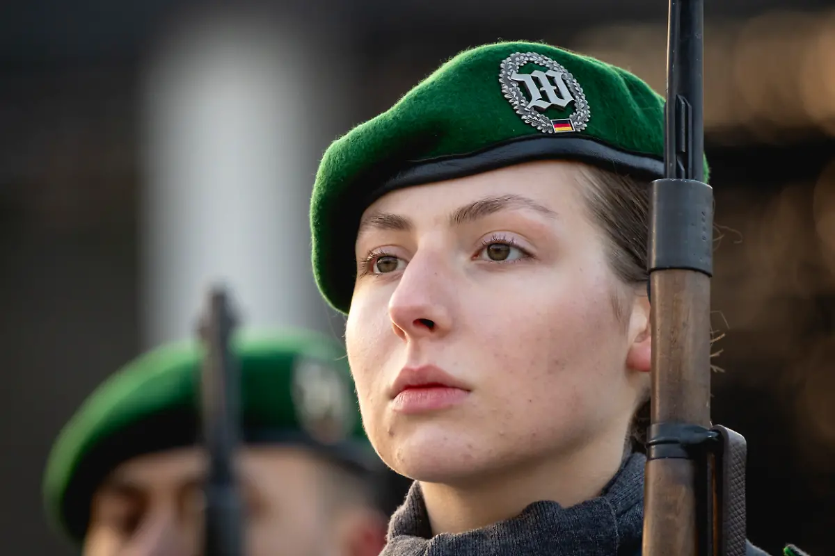 506947316-jpg-Soldatinnen-und-Soldaten-des-Wachbataillons-der-Bundeswehr-treten-an-zu-einem-Empfang-im-Bendlerblock-in-Berlin-10-02-2025