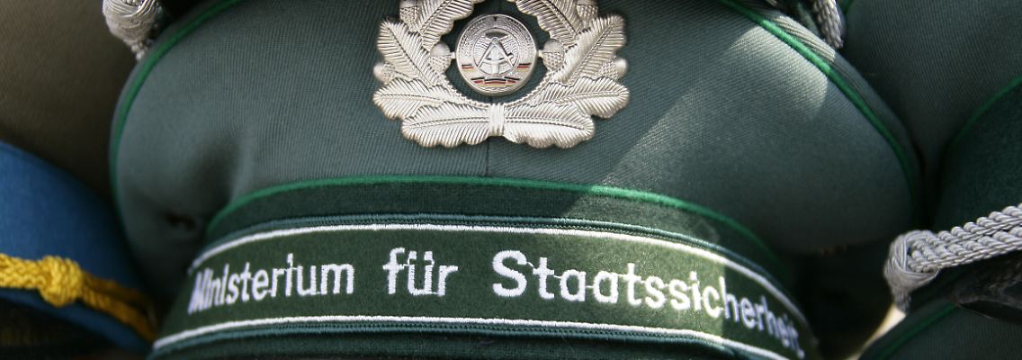 Die Zahl ehemaliger Stasi-Mitarbeiter in deutschen Behörden ist offensichtlich größer als bisher bekannt.