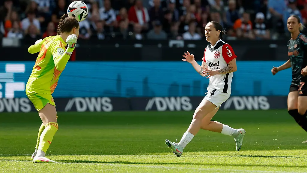 Kein-Tor-gegen-die-Bayern-Geraldine-Reuteler-r-und-die-Eintracht-Frauen