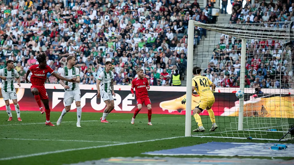 Johan-Manzambi-trifft-fuer-den-SC-Freiburg-zum-Erfolg-in-Gladbach