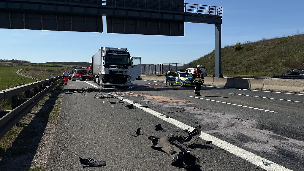 Drei-Lastwagen-waren-bei-dem-Unfall-auf-der-A3-beteiligt