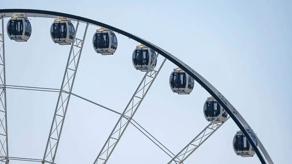 Einwohnern-von-Warnemuende-boten-die-Betreiber-eine-Gratis-Fahrt-im-Riesenrad-an