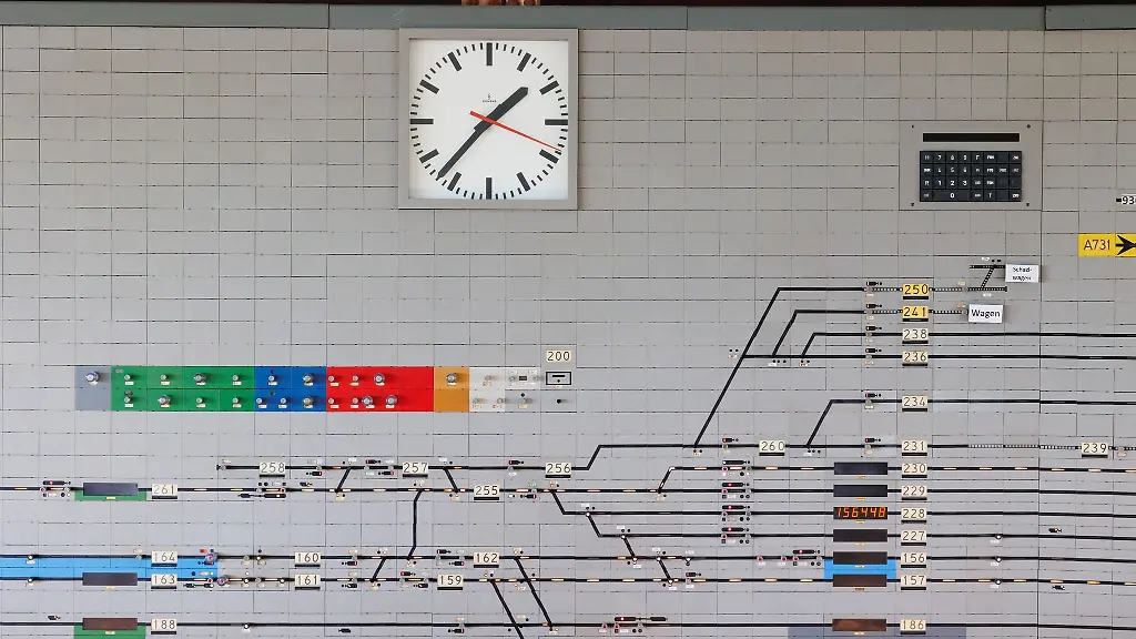 Nach-erneut-vielen-Problemen-mit-unbesetzten-Stellwerken-verspricht-die-Bahn-Besserung-bis-Jahresende