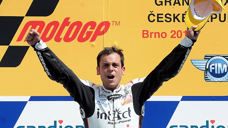 Sandro Cortese jubelt über seinen ersten Grand-Prix-Sieg.