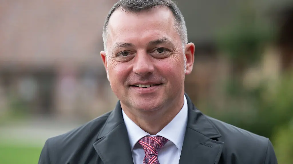 Udo-Witschas-CDU-Landrat-des-Landkreises-Bautzen-wertet-den-Koalitionsvertrag-von-Union-und-SPD-als-positives-Signal-fuer-das-Bundesbauforschungszentrum