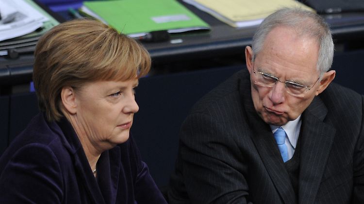 Wolfgang Schäuble (hier mit Angela Merkel): "Es gibt keine Vergemeinschaftung von Schulden und keinen unbegrenzten Beistand." 