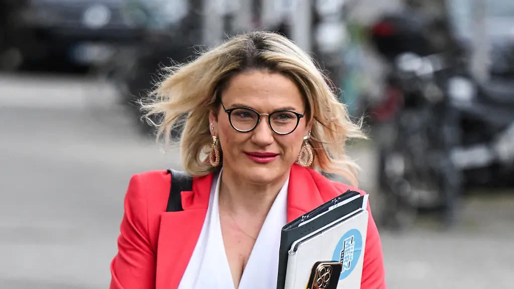 2025-04-09T070630Z-1315122531-RC27UDA4CF8W-RTRMADP-3-GERMANY-POLITICS-COALITION