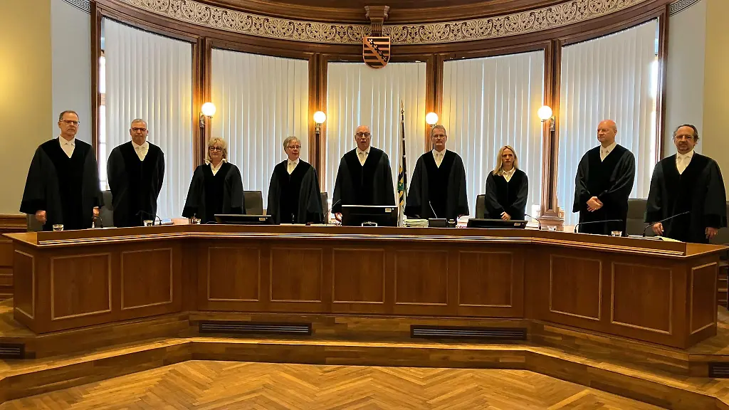 Der-Verfassungsgerichtshof-verhandelt-ueber-die-Rechtmaessigkeit-der-Corona-Verordnungen