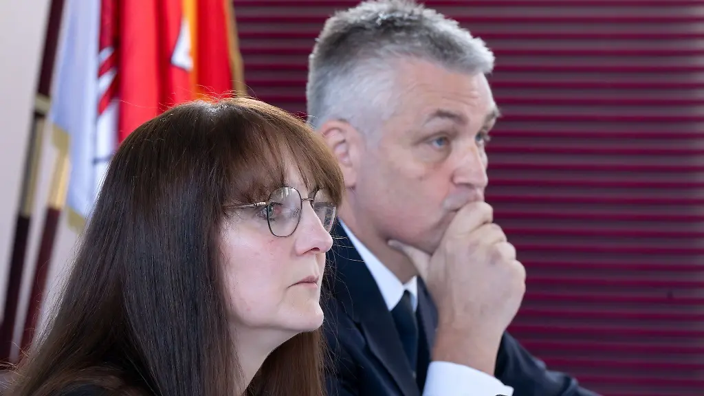 Innenministerin-Katrin-Lange-SPD-und-Polizeipraesident-Oliver-Stepien-stellen-die-Bilanz-2024-zu-politisch-motivierten-Kriminalitaet-vor