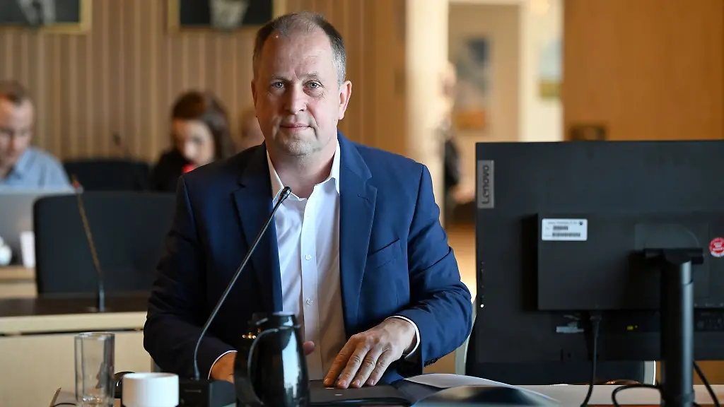 Joachim-Stamp-FDP-Sonderbevollmaechtigter-der-Bundesregierung-fuer-Migrationsabkommen-sagte-im-Untersuchungsausschuss-aus