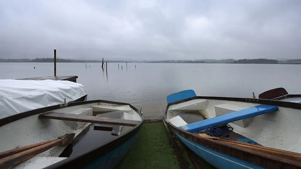 Ein-Tiefdruckgebiet-zieht-ueber-Bayern