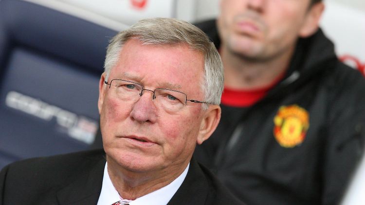 Not amused: Sir Alex Ferguson ist nach dem Ausfall von 75 Prozent seiner Stammabwehr als Umbaumeister gefragt.