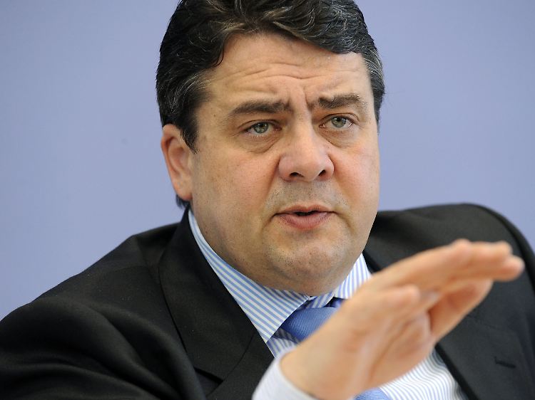 Gabriel will per Gesetz regeln, dass ältere Meiler vom Netz genommen werden müssen.