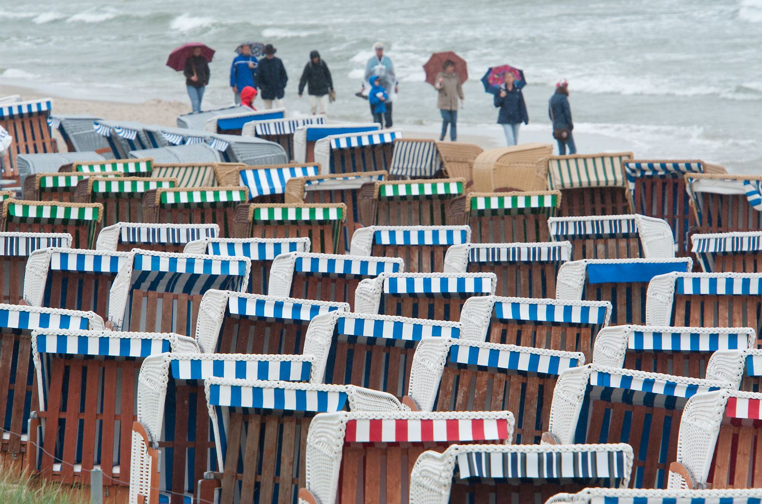 Nicht nur Ostseeurlauber halten das miese Wetter nicht mehr aus, ...