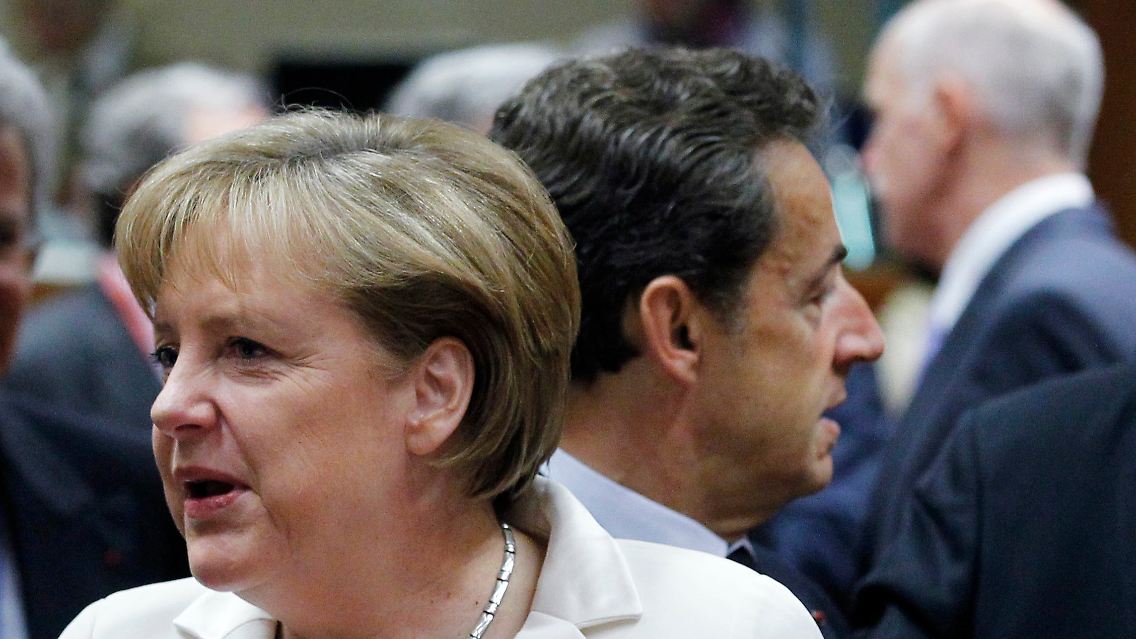 Angela Merkel und Nicolas Sarkozy suchen eine gemeinsame Linie.