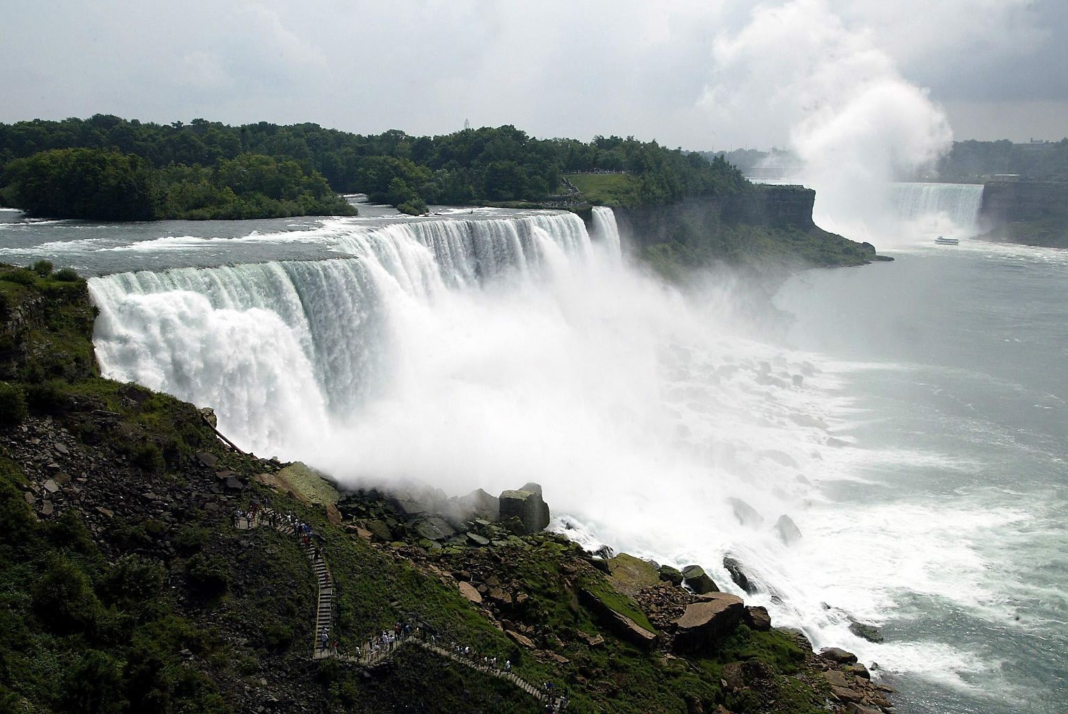 Auf die Frage: "Was ist der größte Wasserfall der Welt?" würden viele Menschen wohl antworten: "Die Niagara-Fälle". Damit wäre man beim Quiz aber schon ausgeschieden, ...