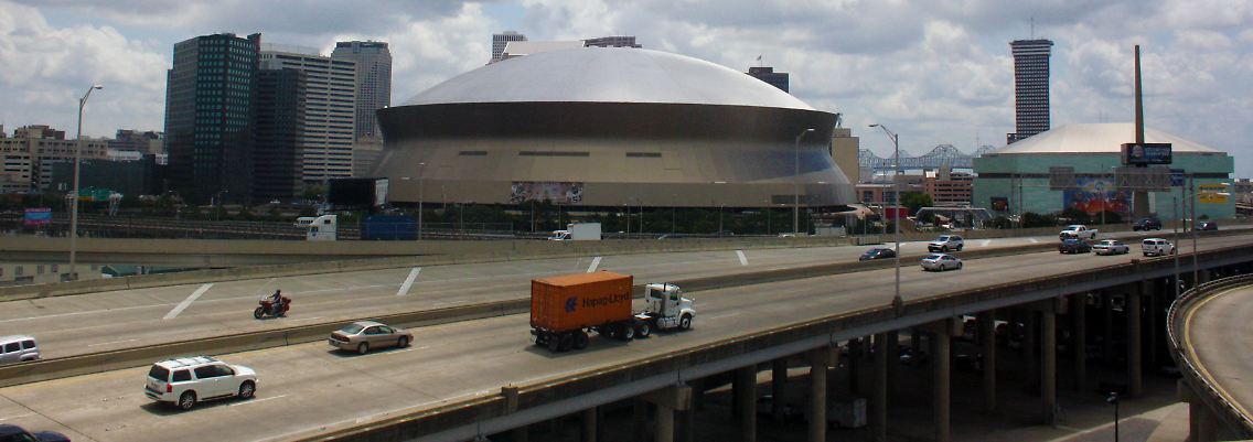 Das Sportstadion "Superdome" wurde von "Katrina" teilweise zerstört und trotzdem zur Notunterkunft für Zehntausende. Heute ist es wieder eröffnet.