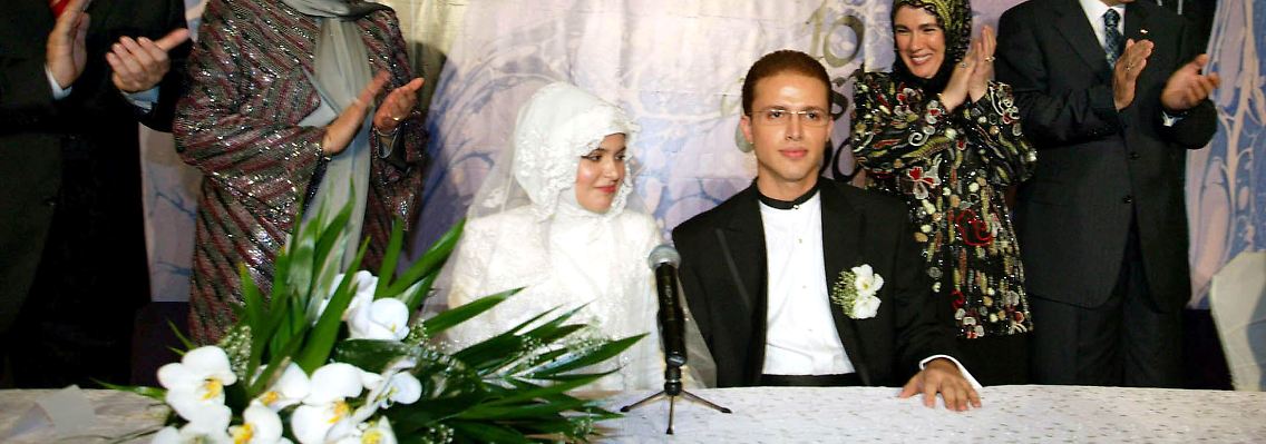 Gerade schon legal: Die 17-jährige Reyyan bei ihrer Hochzeit mit Bilal, dem Sohn des türkischen Premierministers Receb Tayyip Erdogan.